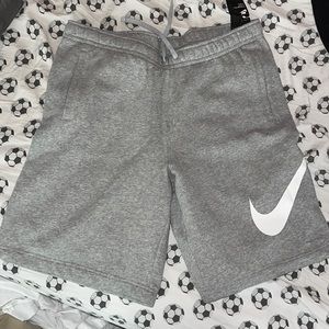 Nike Grey Standard Fit At Knee Length Shorts - NWT